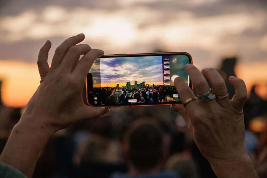 From London: Stonehenge Solstice Celebration Tour - Two Ways to Do Solstice: Sunset Tour vs Sunrise Tour