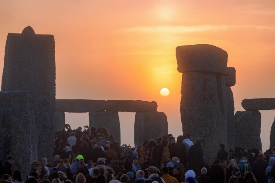 From London: Stonehenge Summer Solstice Sunset Tour (Jun 20) - Stonehenge at the solstice: what changes when the sun hits its peak