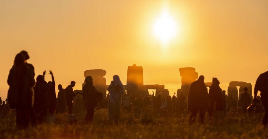 From London: Stonehenge Summer Solstice Sunset Tour (Jun 20) - Lacock dinner: why a 75-minute meal is not a throwaway stop