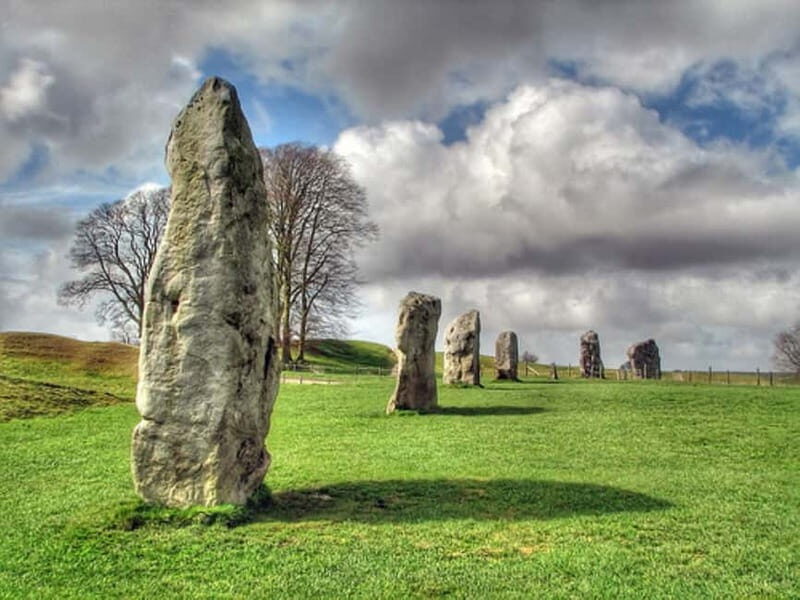 From London: Stonehenge & The Stone Circles of Avebury Tour - Stonehenge with included entrance and an audio guide window