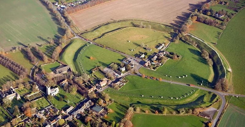 From London: Stonehenge & The Stone Circles of Avebury Tour - Earls Court pickup and the luxury coach reality check