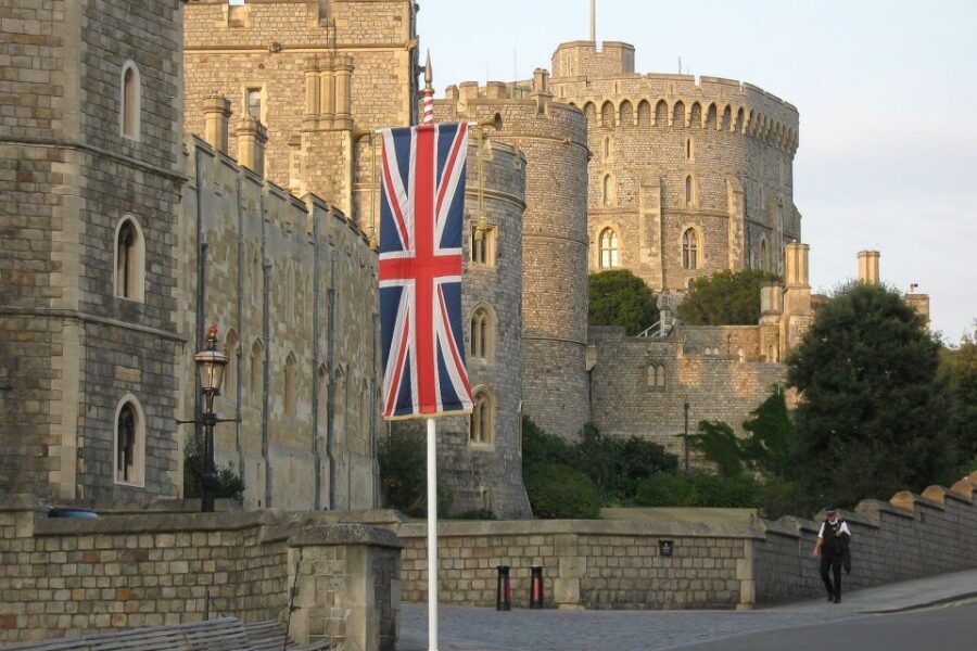 From London: Stonehenge, Windsor, and Bath Small Group Tour - The air-conditioned mini-coach and how the timing feels in real life