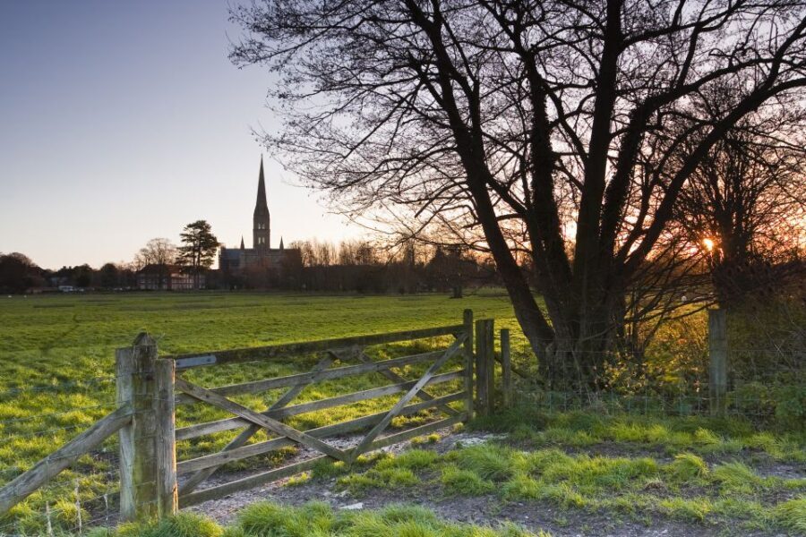 From London: Stonehenge, Windsor and Salisbury Guided Tour - When Windsor Castle is closed: the walk-around option