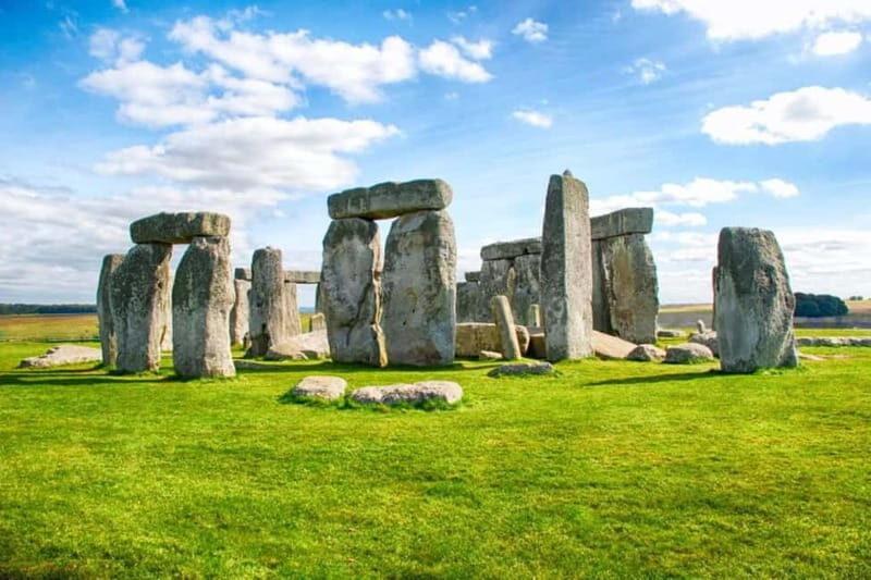 From London: Stonehenge & Windsor Castle Tour with Tickets - Getting to Stonehenge: Earls Court to the long road
