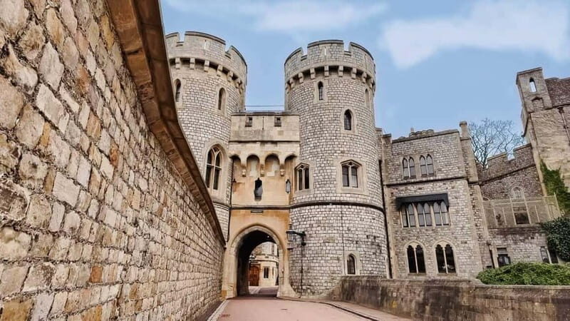 From London: Stonehenge & Windsor Castle Tour with Tickets - The Windsor Castle experience: Grand State Apartments on a clock