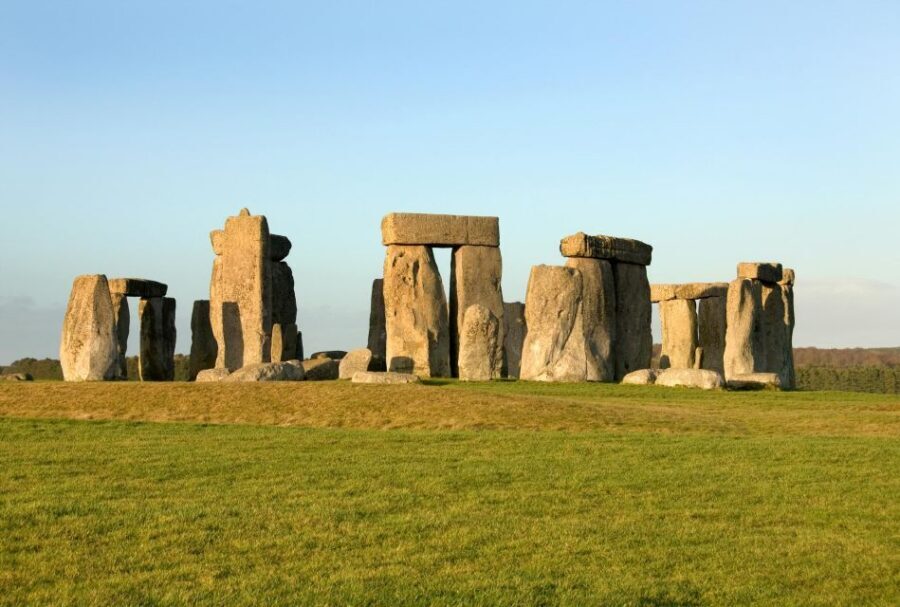From London: Stonehenge & Windsor Tour - Victoria Coach Station to the countryside: comfort and momentum