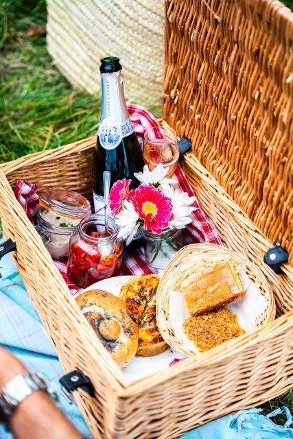 From London: Vintage Bus Wine Tour with Return Train Tickets - First Vineyard Stop: Guided Tour, Still and Sparkling Tastings, and a Real Lunch