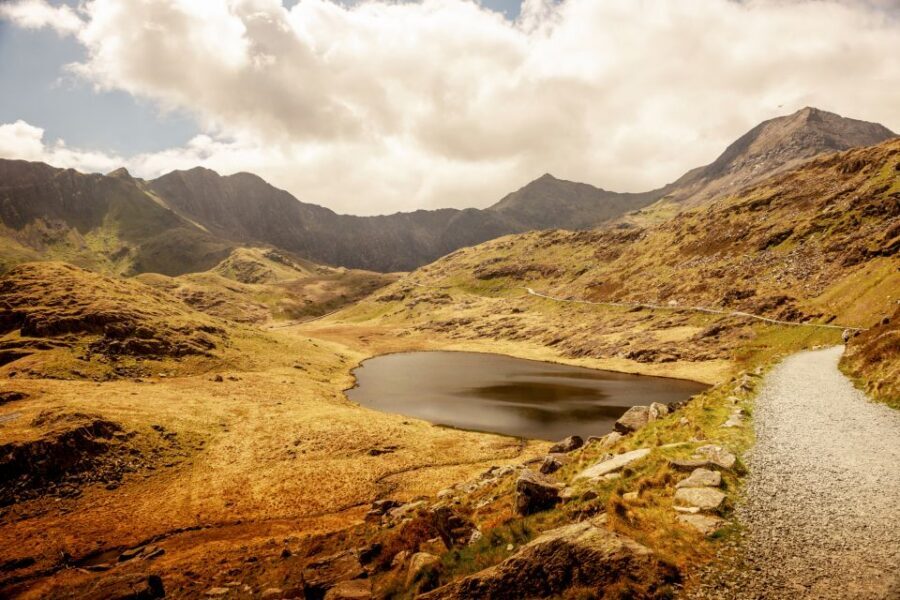 From London: Wales 5-Day Group Tour - Day 1: The Cotswolds, Offa’s Dyke, Elan Valley, then Aberystwyth