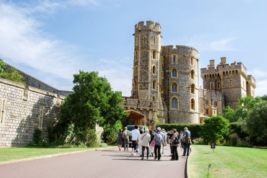 From London: Windsor Castle, Bath, and Stonehenge Day Trip - Bath Abbey and Georgian Beauty: The City Part of the Day