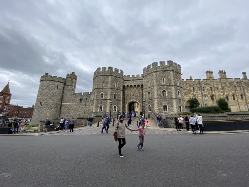 From London: Windsor Castle & Stonehenge Private Day Trip - Windsor Castle self-guided time: State Apartments, Mary’s Doll House, and St George’s Chapel