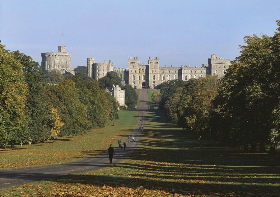 From London: Windsor, Oxford & Stonehenge Full-Day Trip - The guide makes the difference: what to look for on the bus and on foot