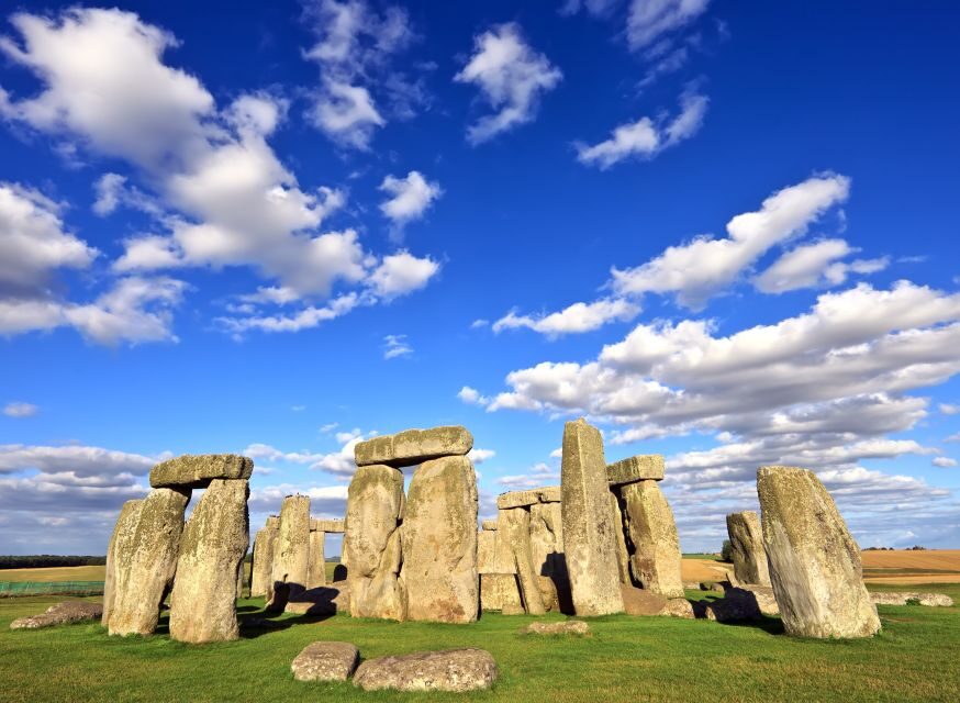 From London: Windsor, Oxford & Stonehenge Full-Day Trip - Coach time, comfort, and what to pack for a full day