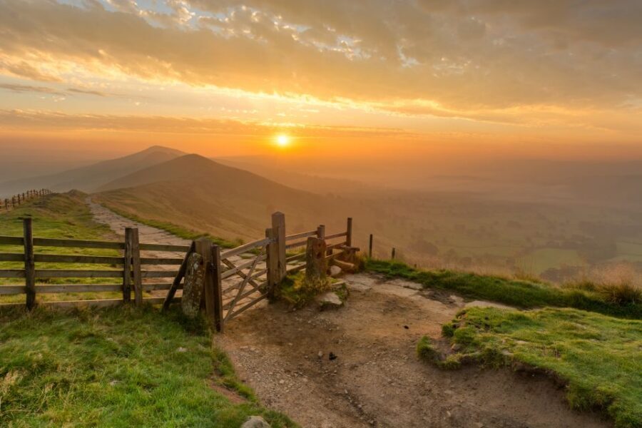 From Manchester: Derbyshire and Peak District Day Trip - Small-group format: why 16 seats changes the day
