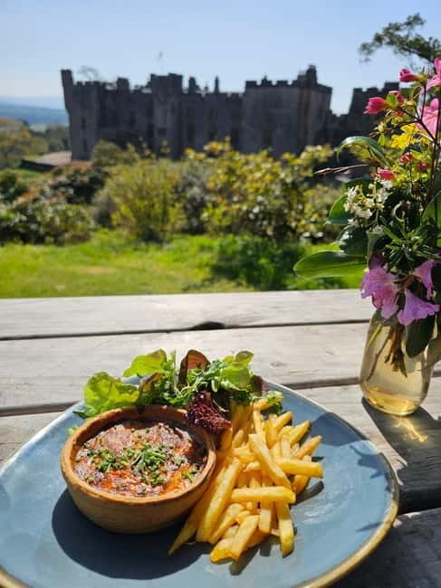 From Windermere: Mountain Passes & Muncaster Castle - Bird show at 2pm: when the sky becomes the entertainment