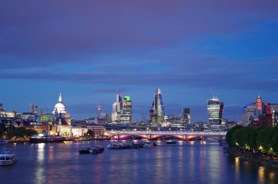 Full Day London Private Tour Including London Pass - Buckingham Palace: Guard Change and the Queen’s Gallery