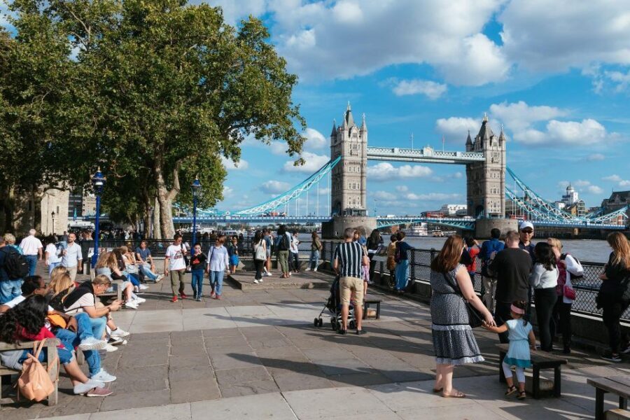 Full Day London Tour in a Private Vehicle with Admission - Westminster Abbey and quick Parliament photos: meaningful time, short pauses