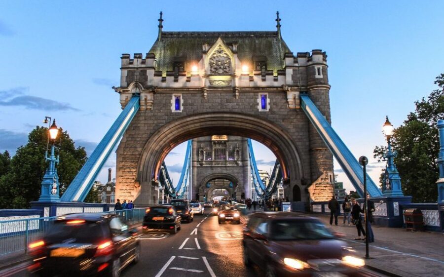 Full Day London Tour in a Private Vehicle with Admission - Windsor Castle and Hampton Court Palace: when the tour turns into a double palace day