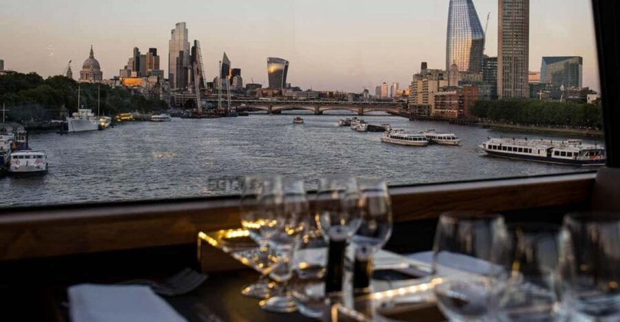 Gastronomic 6-course fine-dining dinner on Luxury London Bus - Panoramic glass roof sightseeing: Big Ben, London Eye, Shard—fast