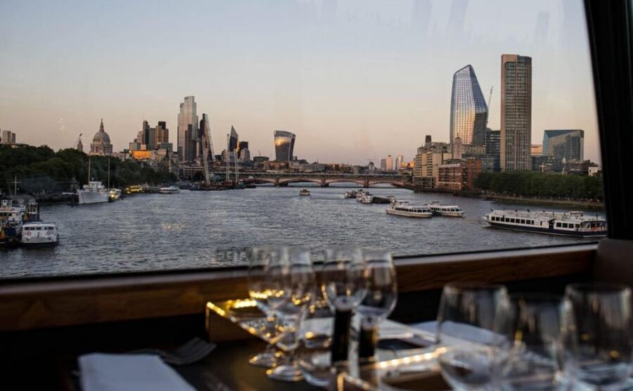 Gastronomic 6-course fine-dining dinner on Luxury London Bus - A 6-course dinner on the move: what “fine dining” feels like here