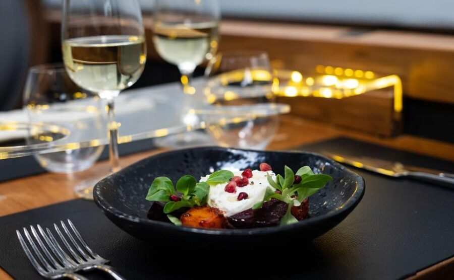 Gastronomic 6-course fine-dining dinner on Luxury London Bus - Wine pairing included: how to enjoy it without overthinking