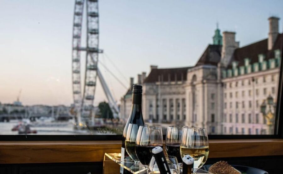 Gastronomic 6-course fine-dining dinner on Luxury London Bus - The route you’ll recognize: St Paul’s to London Bridge to Royal Courts