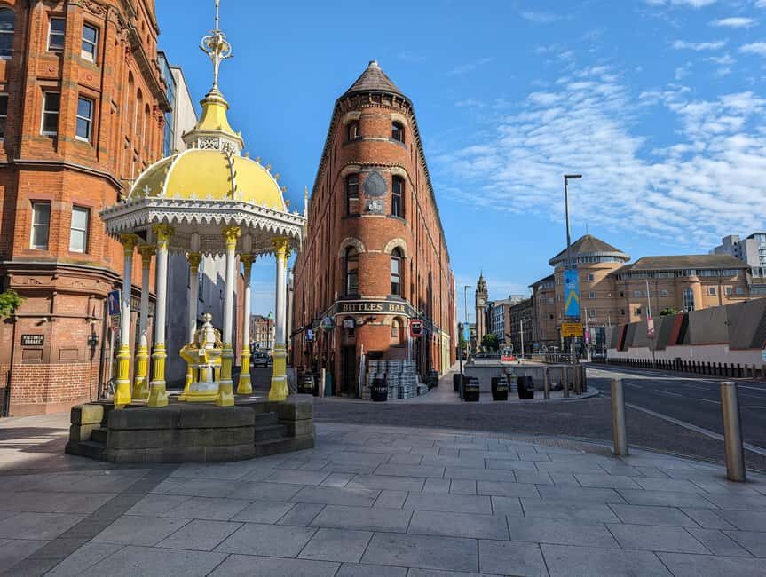 German Walking Tour City centre Belfast- Belfast entdecken - Albert Clock and Commercial Court: small details that add up