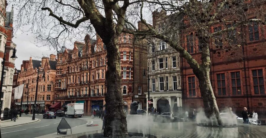 Ghosts and Legends of Mayfair Walking Tour - London - Fortnum & Mason and The Ritz: wealth outside, unease inside