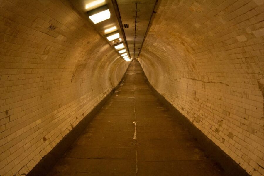 Ghosts of Greenwich: London's Haunted Walking Tour - Guides and style: what the best sessions feel like