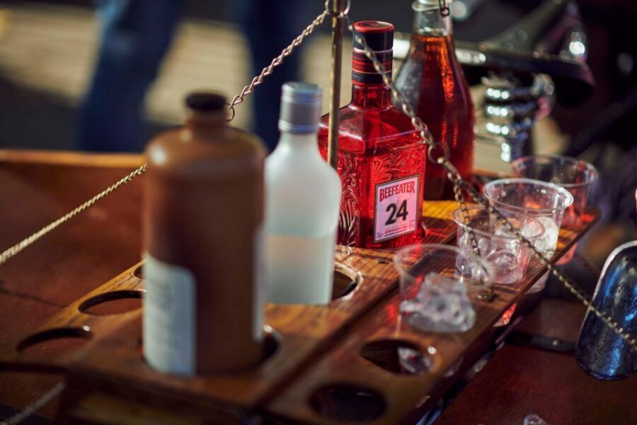 Gin Safari: Boozy London History on Two Wheels - Riding comfort and the 13 km moderate pace reality check