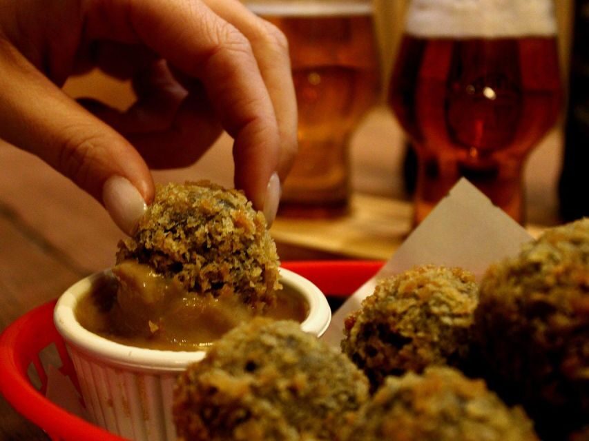 Glasgow: Beer Flight with a Haggis Taster in a Glasgow pub - MacSween’s haggis bon bons with whisky cream sauce: the main event
