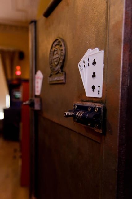 Glasgow: Escape Room The Magicians Heist - How the hour usually feels: briefing, clue hunting, and the final push