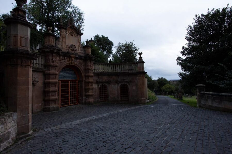 Glasgow: Ghouls, Ghosts & Gruesome Tales Guided Walking Tour - Who this Glasgow ghost tour is best for