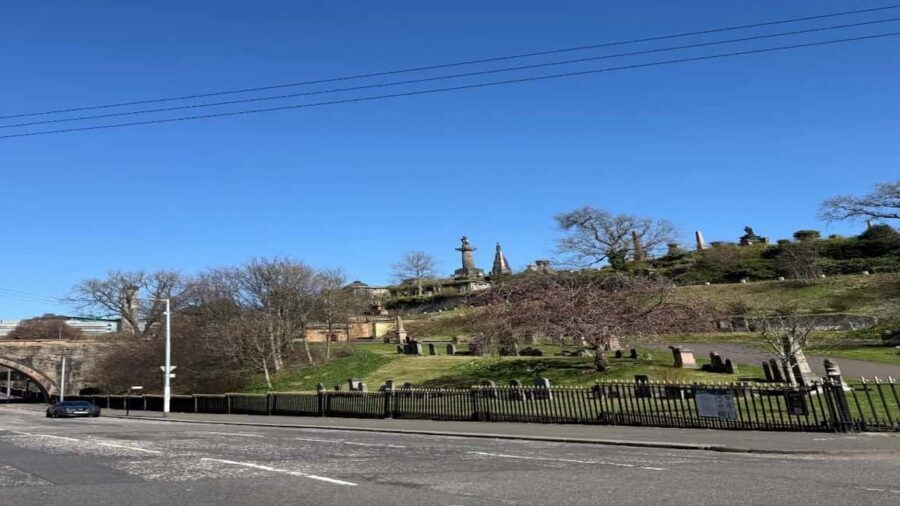 Glasgow Necropolis: Small Group Tour with Local Guide - Key moments to look for