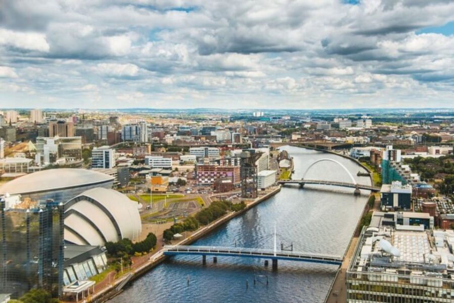 Glasgow: Private custom tour with a local guide - Guide quality you can feel: humor, Q&A, and real local context