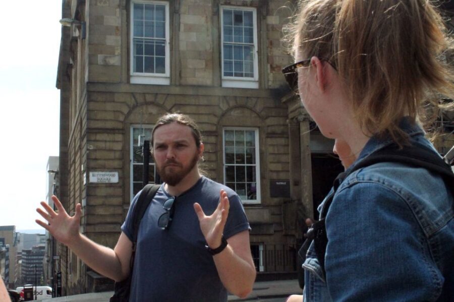 Glasgow: Pubs & History Guided Walking Tour with Beer - Key highlights to look for