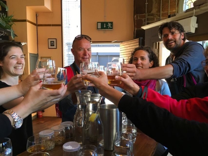 Glasgow: Pubs & History Guided Walking Tour with Beer - William Harley and the beer that built Glasgow
