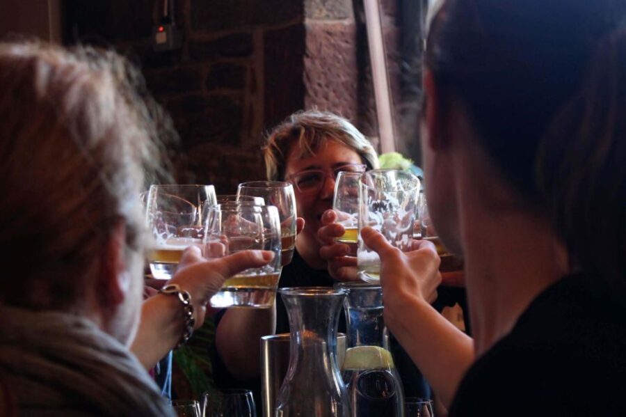 Glasgow: Pubs & History Guided Walking Tour with Beer - Who should book this Glasgow beer-and-history walk