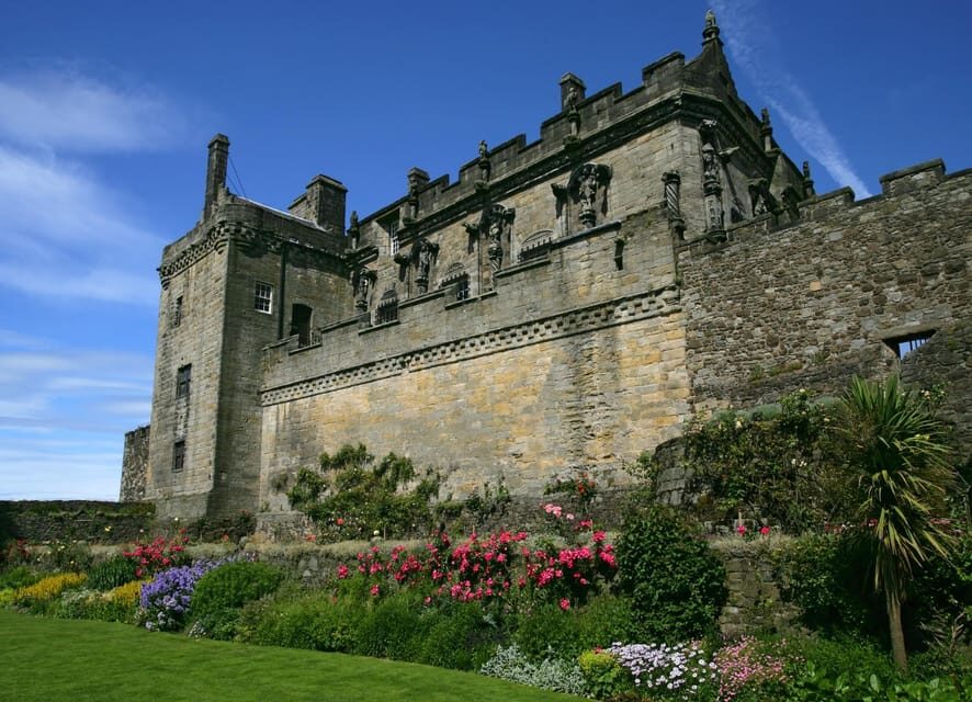 Glasgow: Stirling Castle, Loch Lomond Walk, and Whisky Tour - Stirling Castle with a guide: more than postcard views
