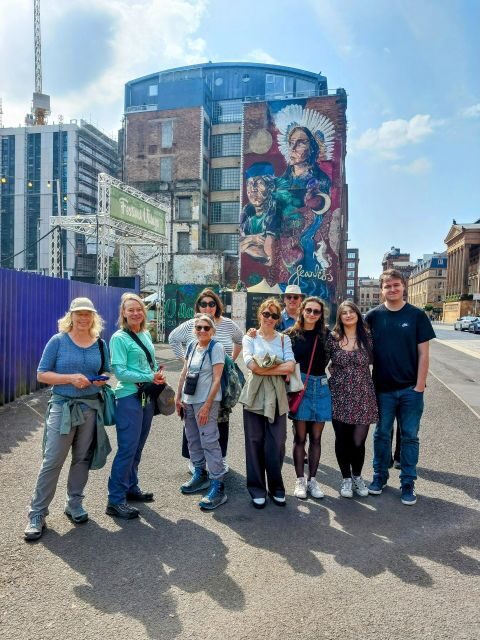 Glasgow: Street Art Guided Walking Tour - Bubbles (#19): street art as everyday mood