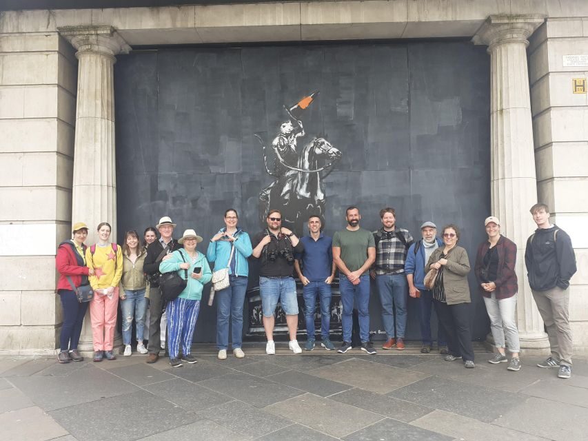 Glasgow: Street Art Guided Walking Tour - Getting started at 81 Mitchell St: the easiest win for your timing