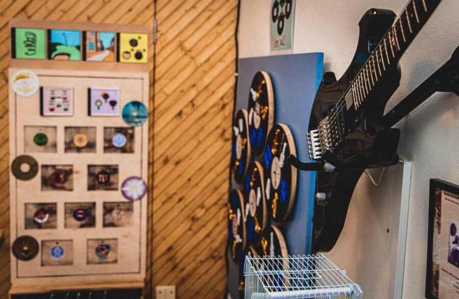 Glasgow: Stuck in the 90s... A Nostalgic Musical Escape Room - How the puzzles feel in practice (and what Brain Bruiser means for you)