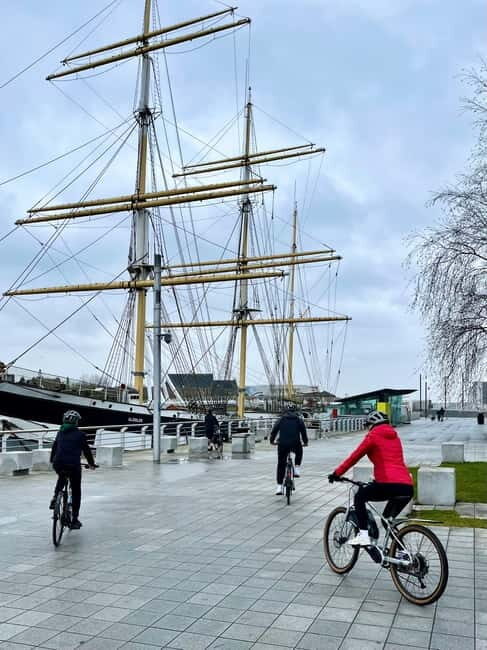 Glasgow: The Essential Glasgow Bike & E Bike Tour - Getting Set Up Near St Enoch Square: Bikes, Helmets, and E-Assist