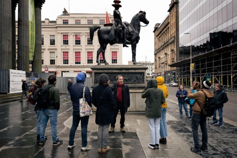Glasgow: The Magnificent and Mysterious History of Glasgow - First Steps: Costa Coffee, George Square, and City Chambers