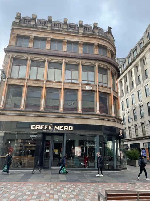 Glasgow: Walk The streets with a professional actor as guide - Who this Glasgow walk suits best (and who should skip it)