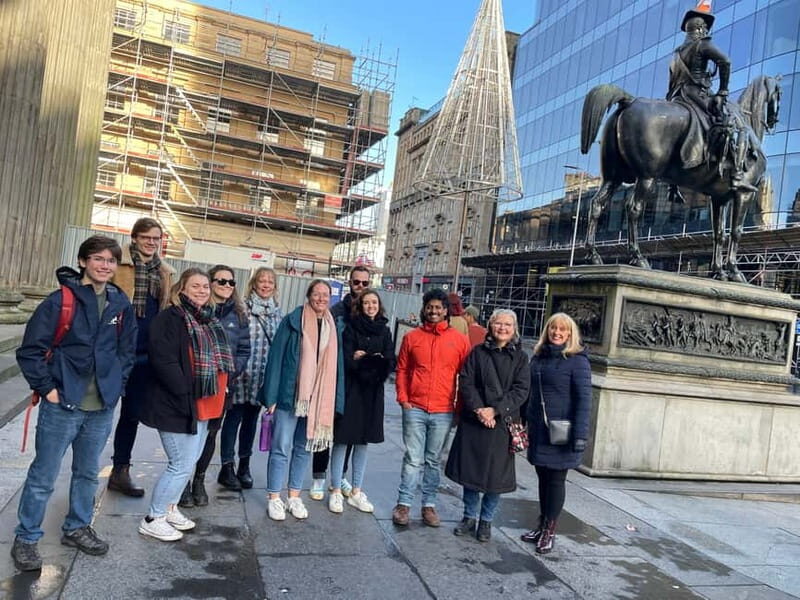 Glasgow: Walk The streets with a professional actor as guide - Meet Between the Lions in George Square (and the quick Plan B)