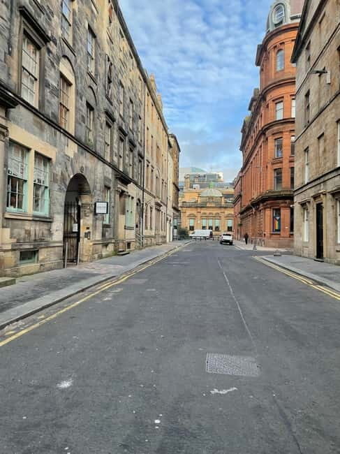 Glasgow: Walk The streets with a professional actor as guide - Glasgow Cross and Mercat Cross: the ending that lands with weight