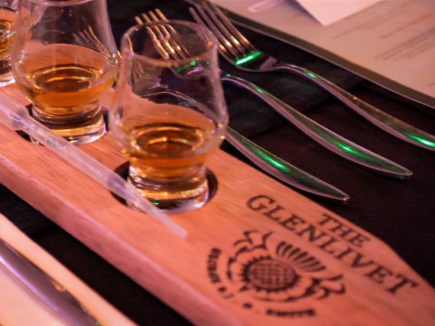 Glasgow: Whisky tasting and Scottish Cheeseboard - Scottish cheeseboard pairings: Isle of Mull cheeses with oatcakes and chutney