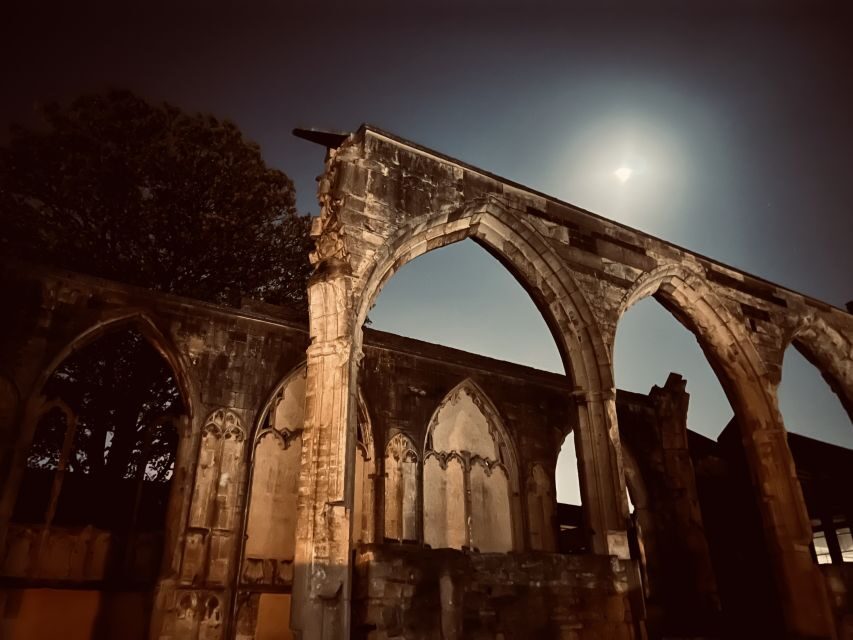 Gloucester: Ghost-Themed Guided Walking Tour - St Mary de Crypt Church: a quiet, eerie stop on the way to the finish