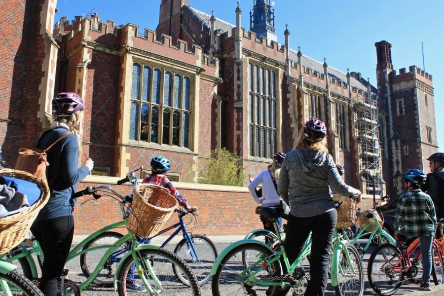 Grand London Half-Day Bicycle Tour - Buckingham Palace and the Changing of the Guard moment