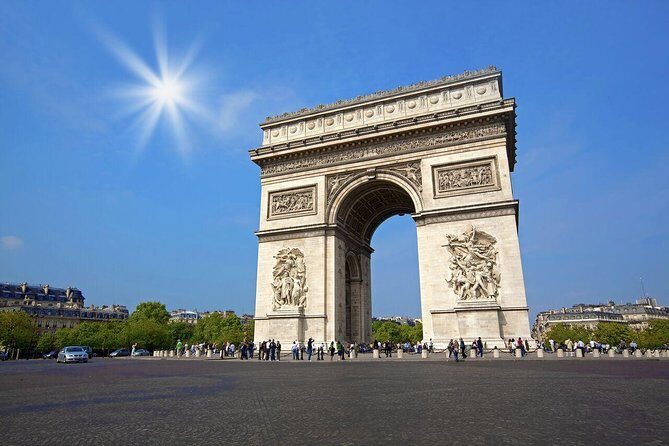 Guided Luxury Paris Day Trip with Optional Lunch at the Eiffel Tower - Seine River Cruise: Photos Plus Commentary